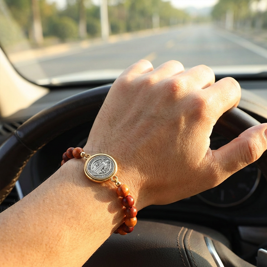 🛡️Um Companhiero de um Guardião ✨ Pulseira de Contas de Madeira Natural de São Benedito 🎁 Ajustável, Adequada para Homens e Mulheres